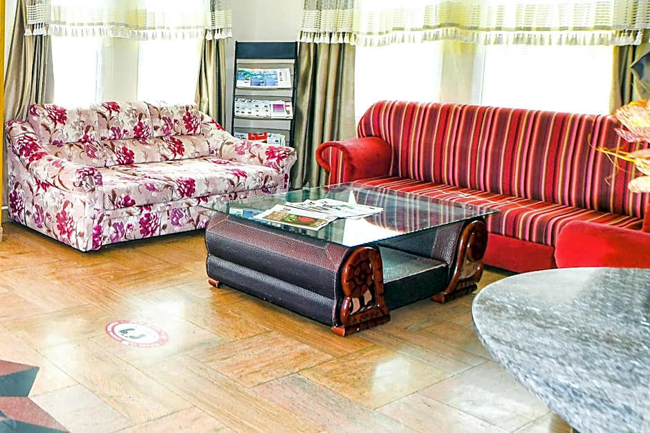 OYO 137 Marina Hotel