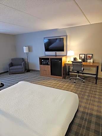Deluxe Corner Room with 2 Queen Beds, Non-Smoking