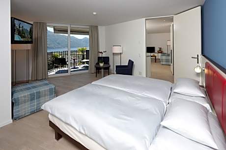 Suite with Lake View