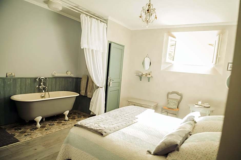 CHAMBRES D'HÔTES L'Oréliane en Provence Adults Only