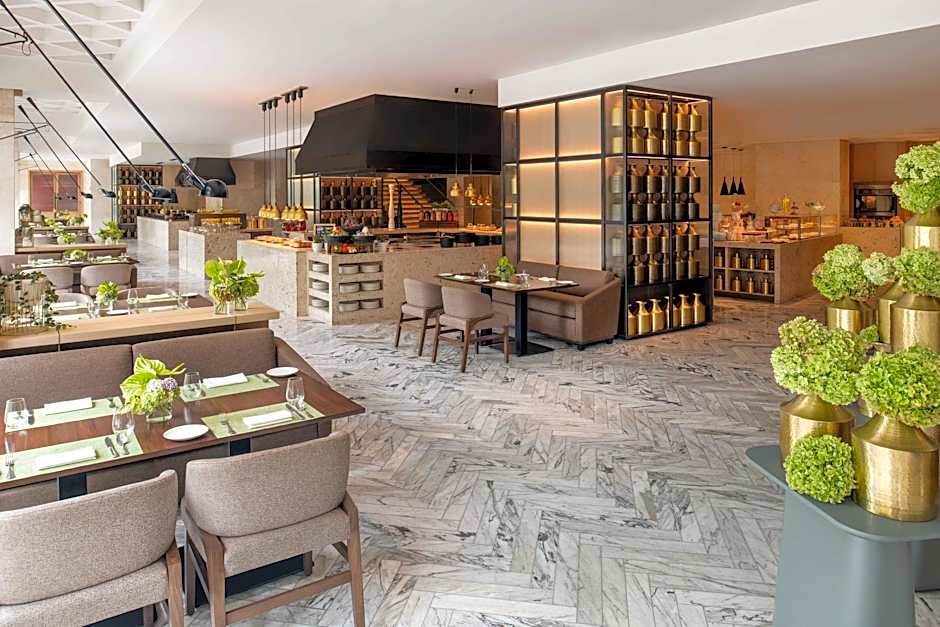 Four Seasons Hotel Bengaluru at Embassy ONE