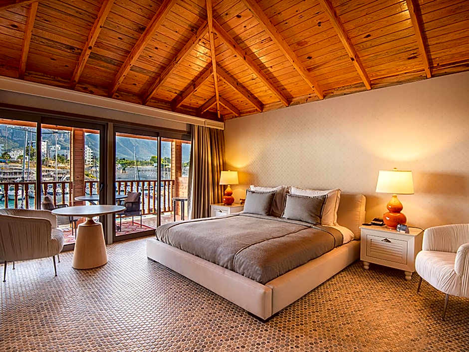 Les Ambassadeurs Hotel Casino&Marina