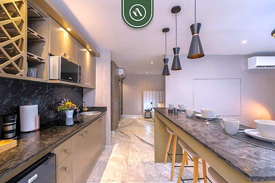 Whole Building w Multiple Rooms for Rent