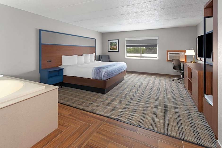 AmericInn & Suites by Wyndham Baraboo Event Center