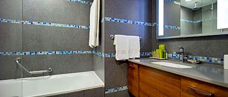 King Room With Sea And City View Non Smoking