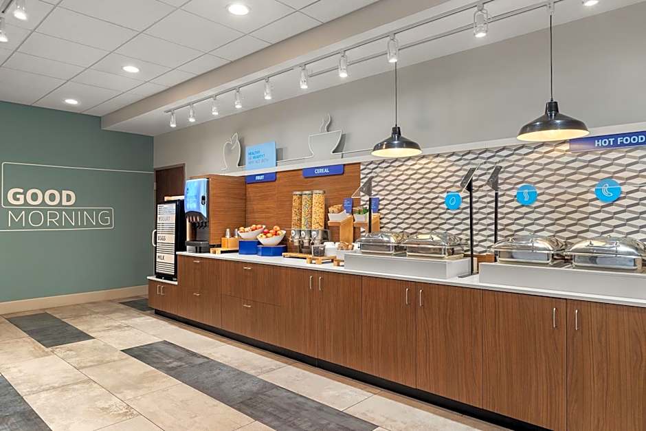 Holiday Inn Express and Suites Staunton By IHG