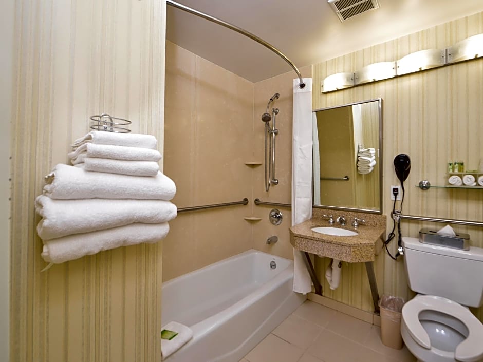 Holiday Inn Express LaGuardia Airport By IHG