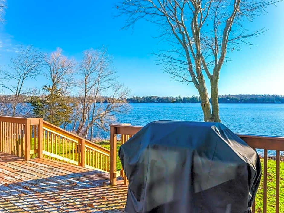 Cozy family waterfront retreat recently renovated