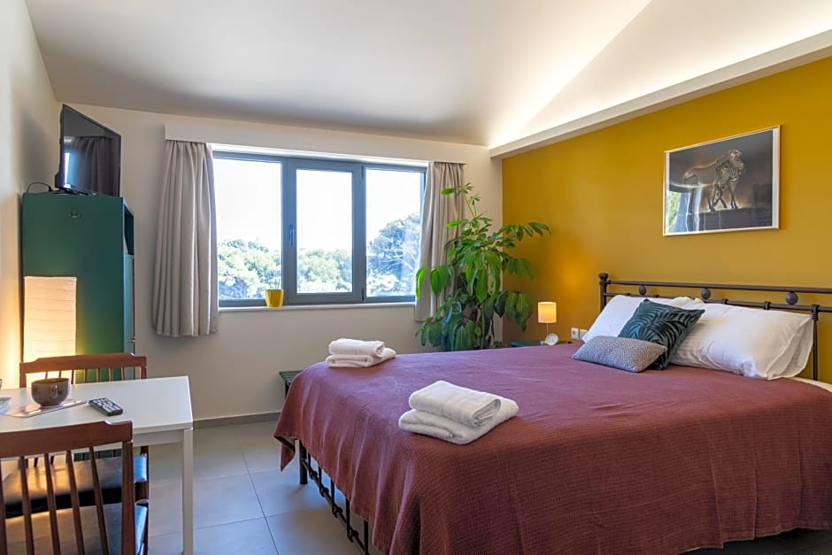 CHROMA Lodge Pikermi