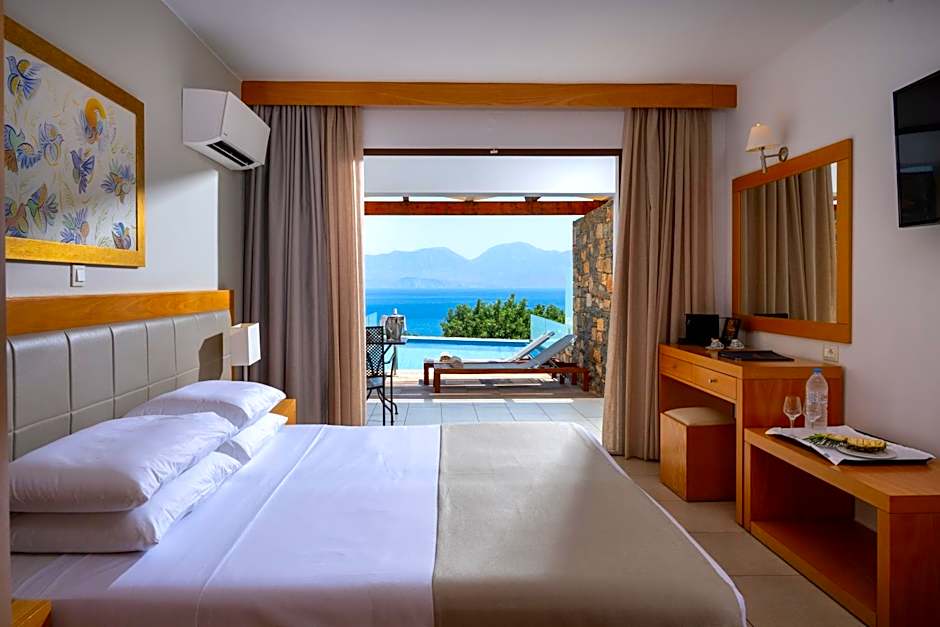 Photo 1 of 10 of 2 Bedroom Suite, Sea View
