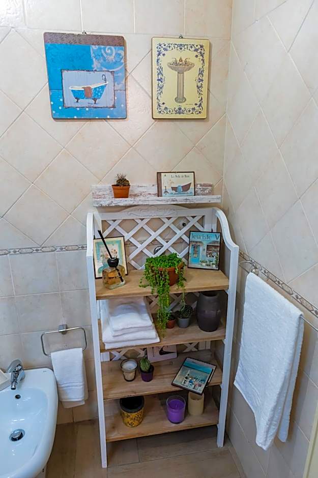 Yes I Know My Room - Magica Napoli