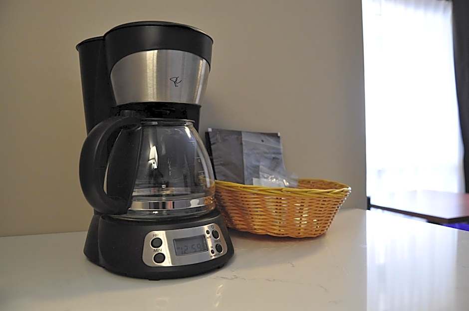 Moonlight Inn & Suites