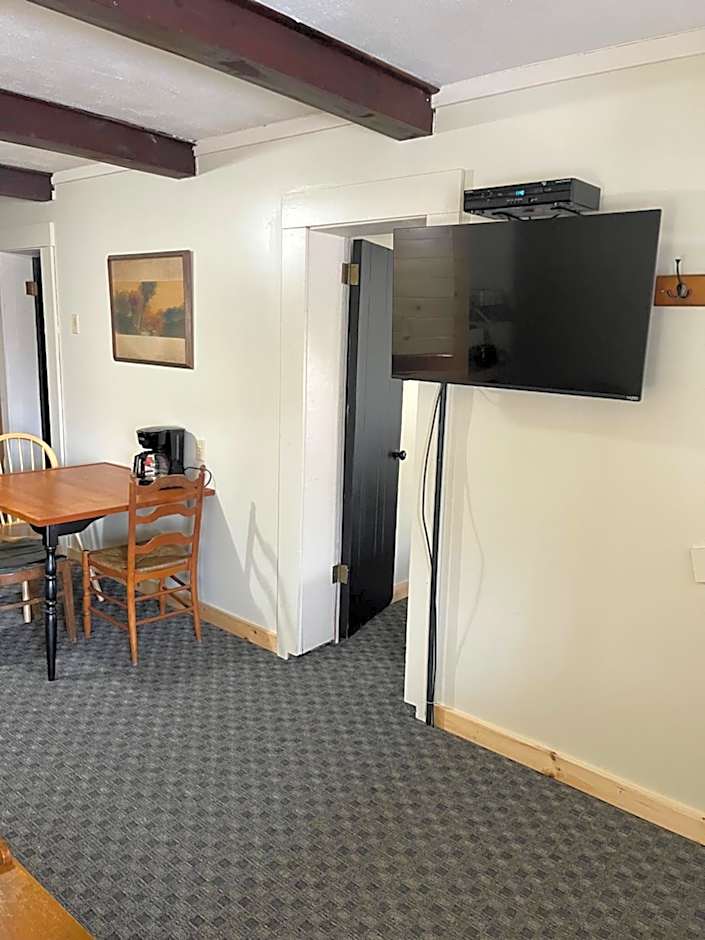 Brookside Motor Inn
