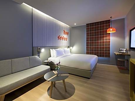 Superior Corner Queen Room