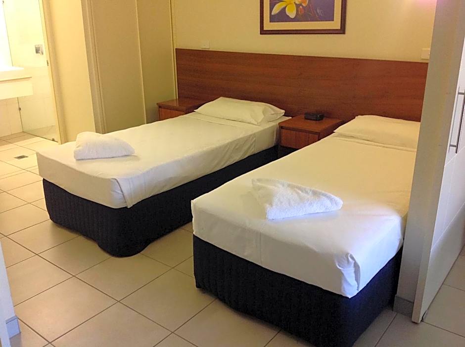 Cairns Queenslander Hotel & Apartments