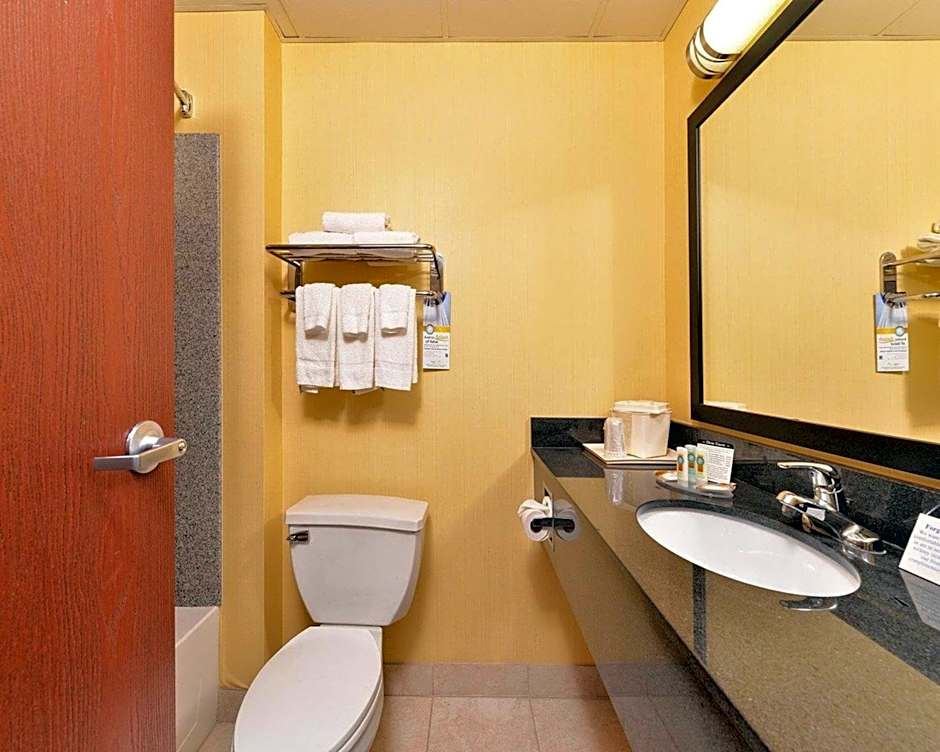 Quality Suites Stratford