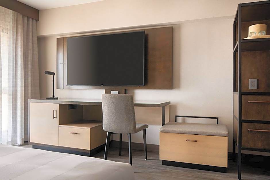 Marriott Riverside at the Convention Center