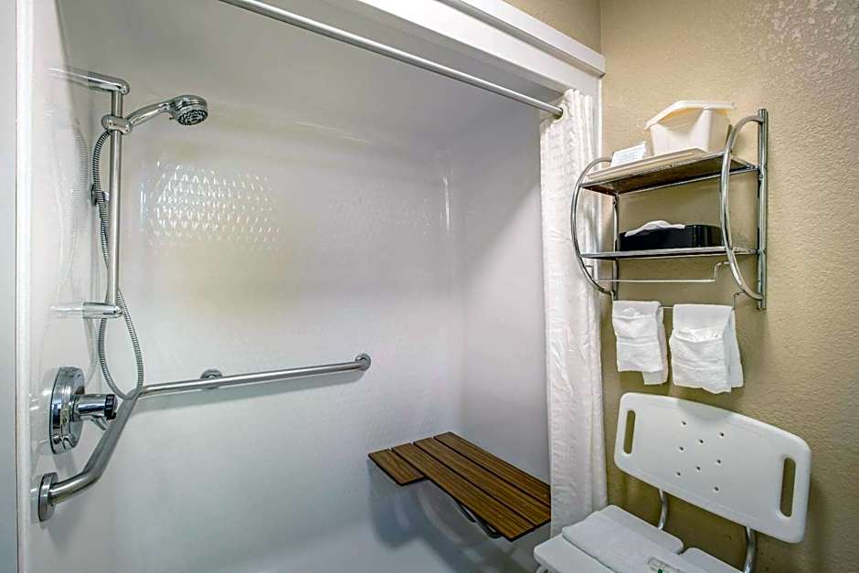 Quality Inn & Suites Lawrence - University Area