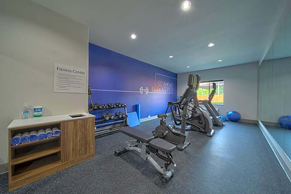Holiday Inn Express & Suites Cleveland By IHG