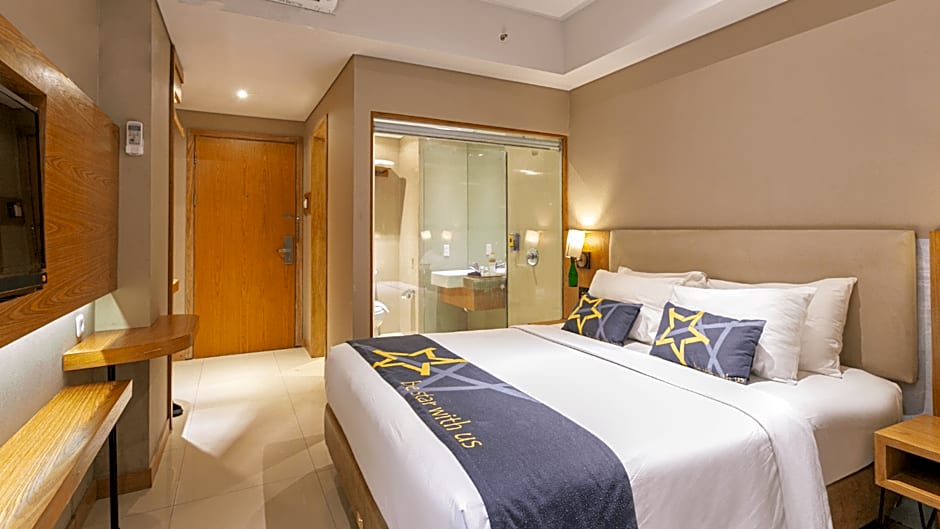 Yellow Star Ambarukmo Hotel