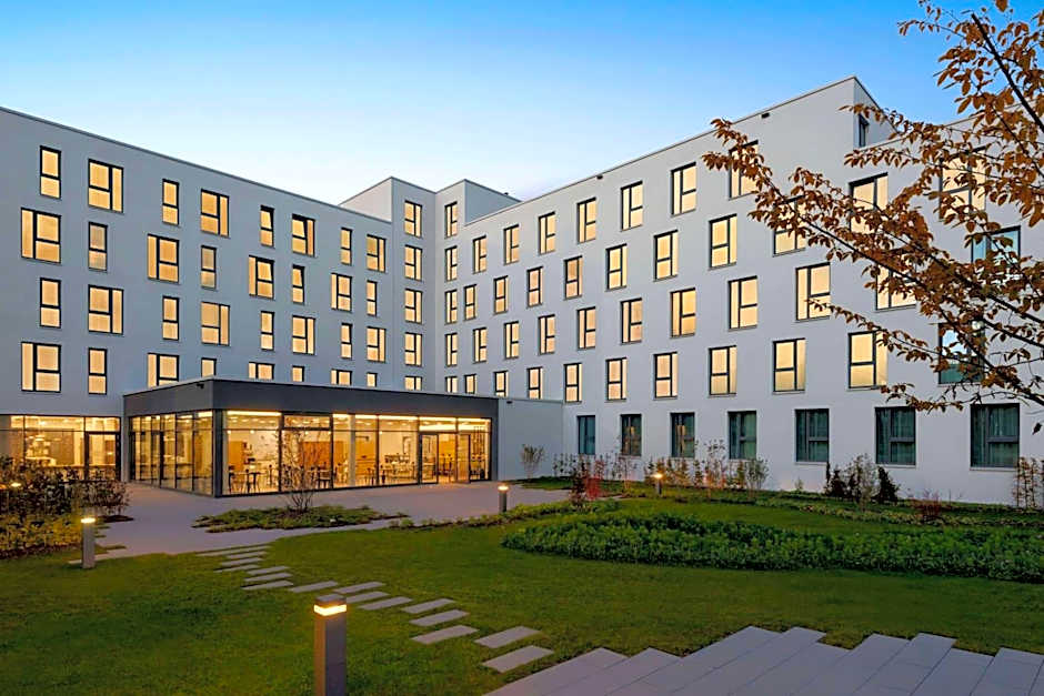 Super 8 by Wyndham Augsburg