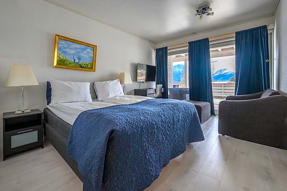 Sunde Fjord Hotel, free and easy parking