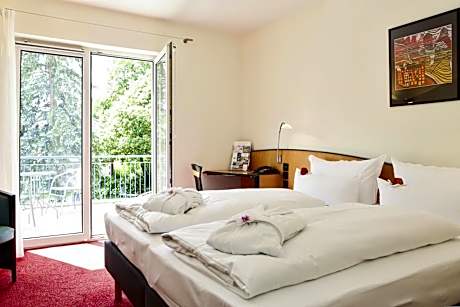 Superior Single Room with Garden View