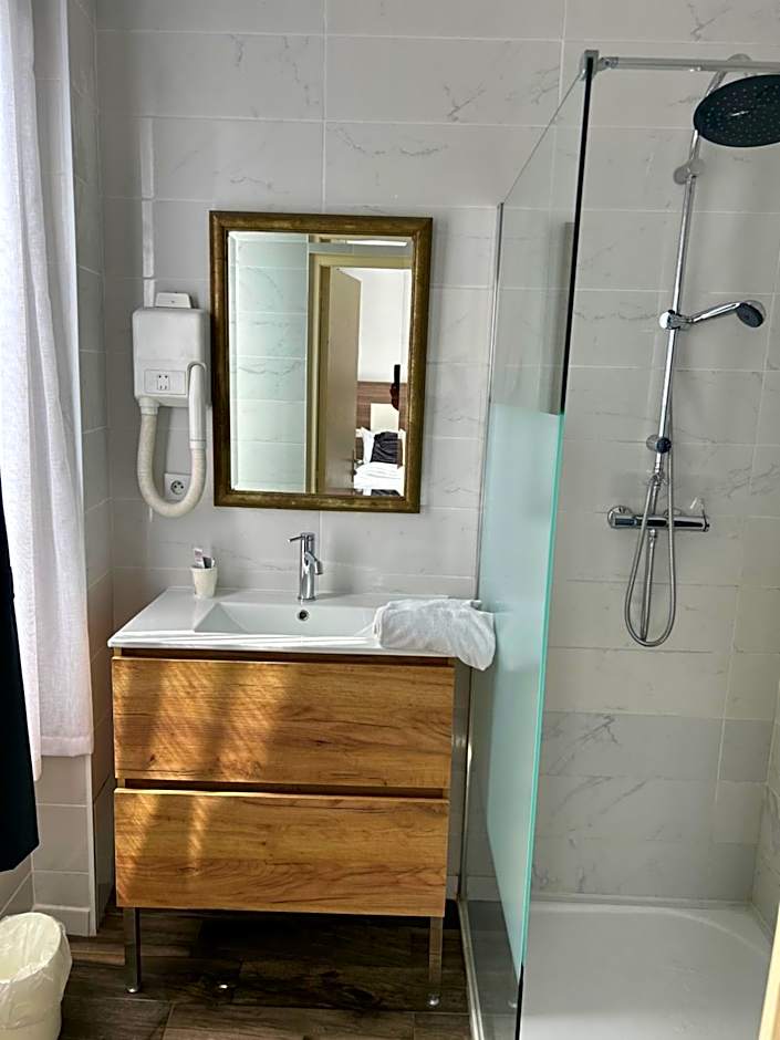 Le Clémenceau Hôtel et Appart'hôtel & Restaurant "Gare Sncf" centre ville