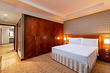 Two-Bedroom Suite with King and Queen Bed - Smoking/Lounge Access