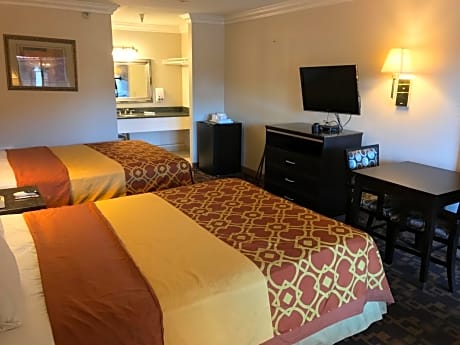 Deluxe Queen Room with Two Queen Beds