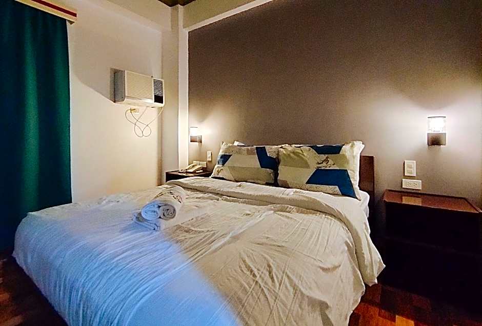 RedDoorz @ LQJ Hotel Old Buswang Kalibo