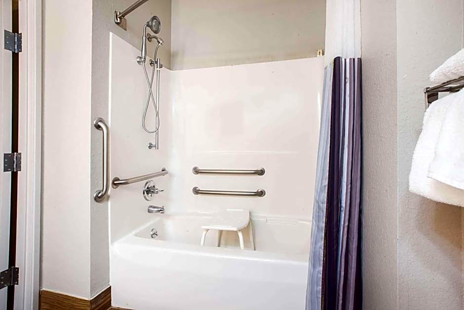 La Quinta Inn & Suites by Wyndham Elkhart