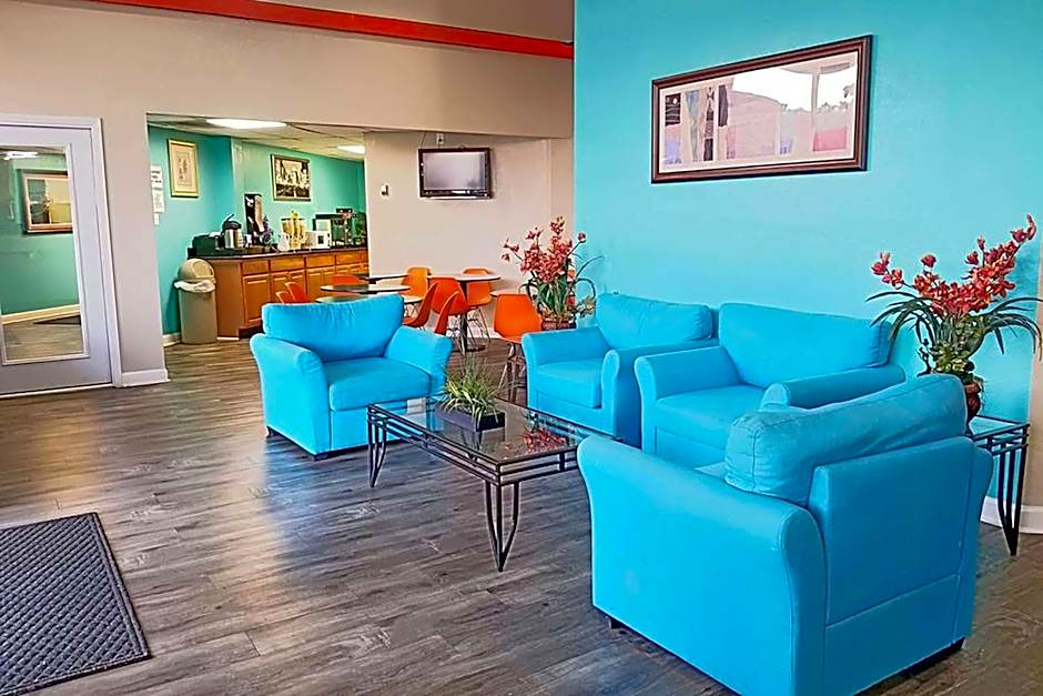 Howard Johnson by Wyndham Houston Hobby Airport