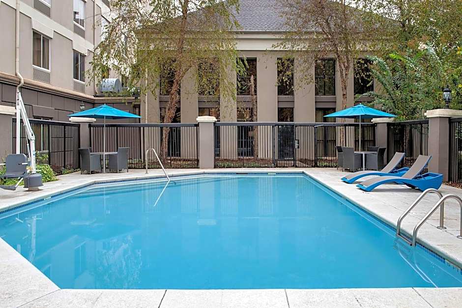 Hampton Inn By Hilton & Suites Alpharetta