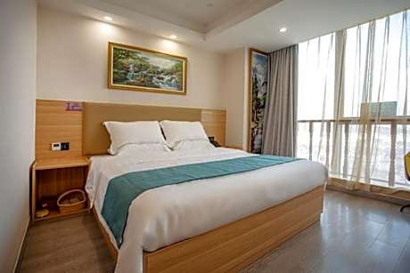 Queen Room with View