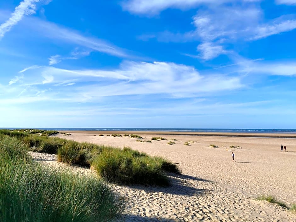 AnchorageWells Entire Cottage OR a King Ensuite on Room Only
