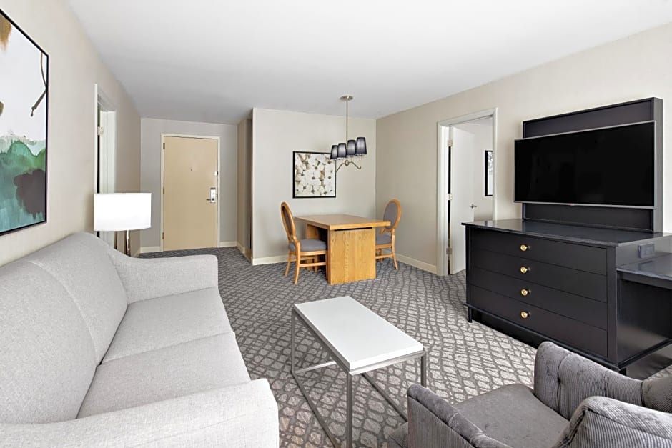 DoubleTree Suites by Hilton Charlotte/SouthPark