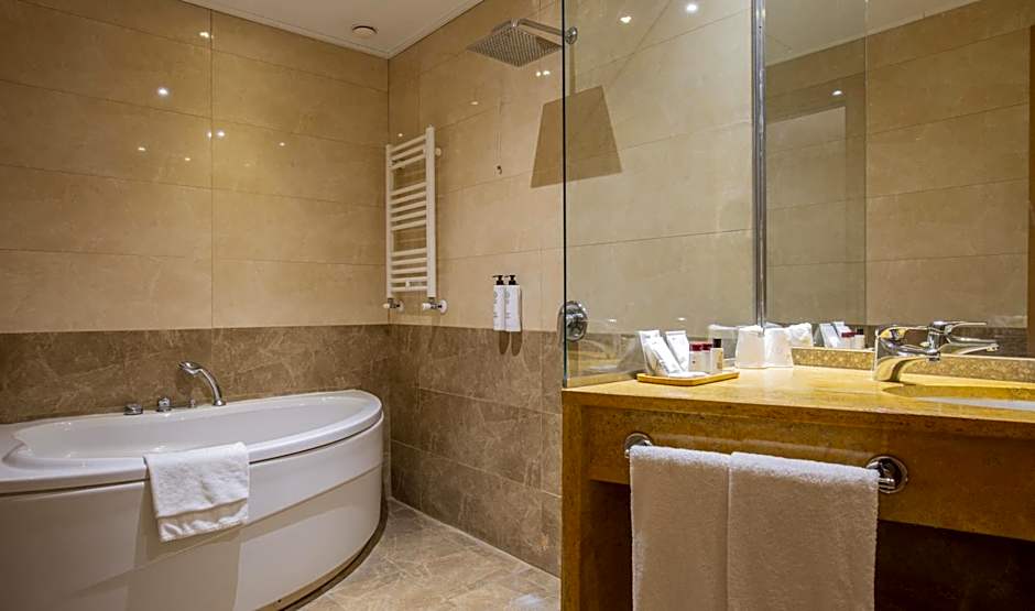 Photo 1 of 5 of Suite