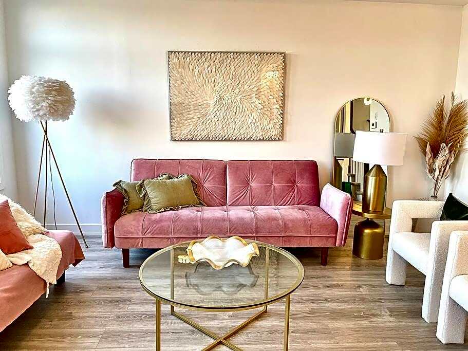 Luxury 3BR home with free parking, full kitchen in Stouffville Markham