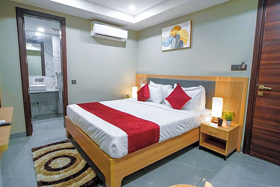 Saltstayz Select - Golf Course Road & Sector 57