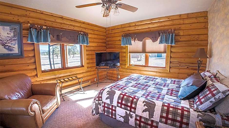 Photo 1 of 4 of Deluxe 1 Queen Bed