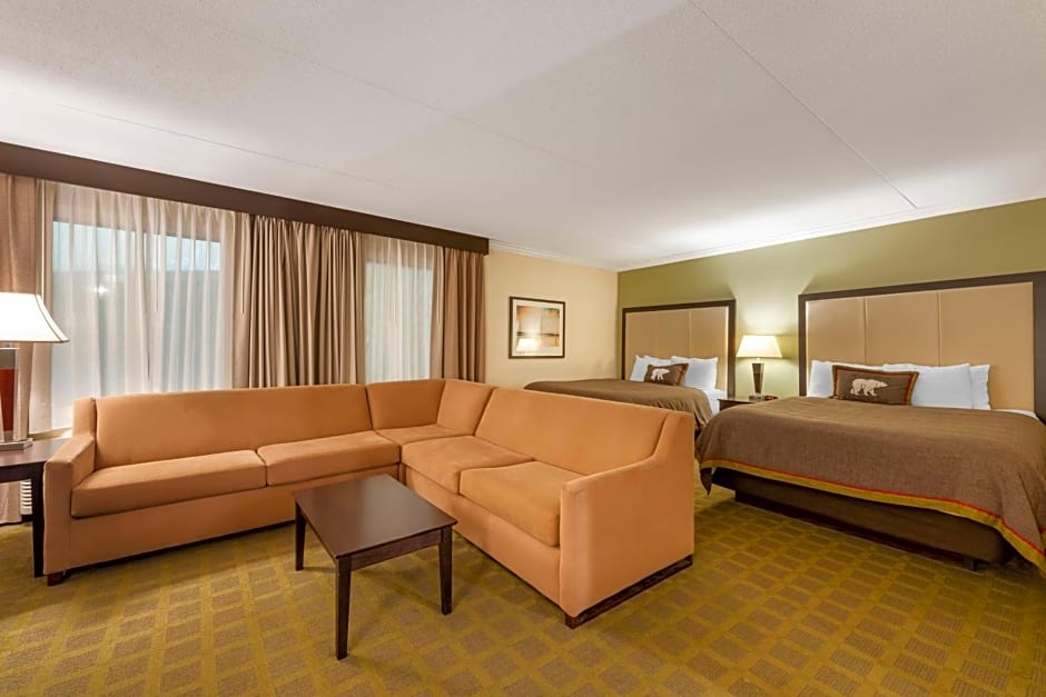 Best Western Plus White Bear Country Inn
