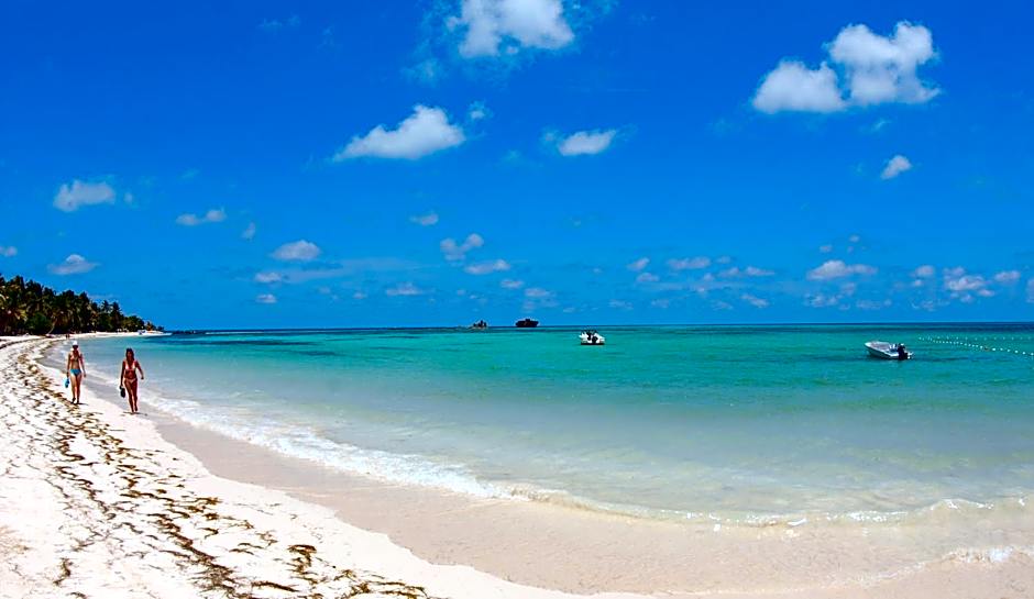 Hotel Cocoplum Beach