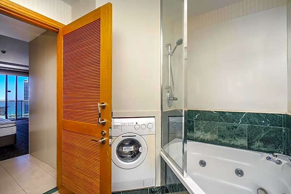 Deluxe Private Apartment and Studio - Ocean Views