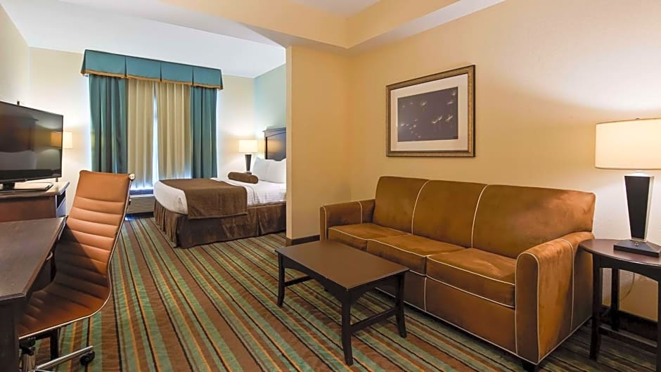 Best Western Plus Chain Of Lakes Inn & Suites