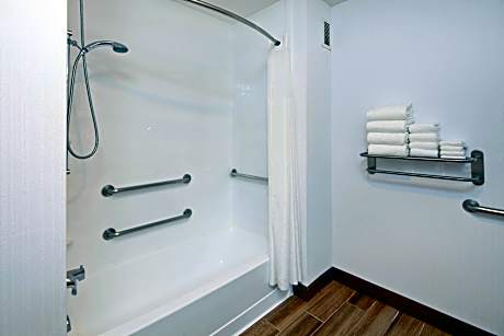 King Room with Accessible Tub - Mobility and Hearing Access/Non-Smoking