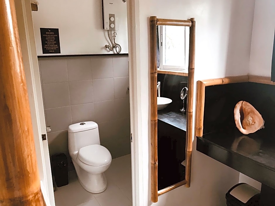 Everyday Sunday Hotel & Cafe