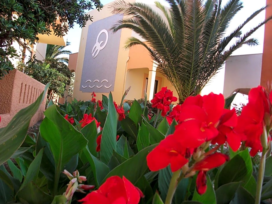 Almyra Apartments & Suites