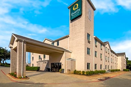 Quality Inn & Suites Roanoke - Fort Worth North