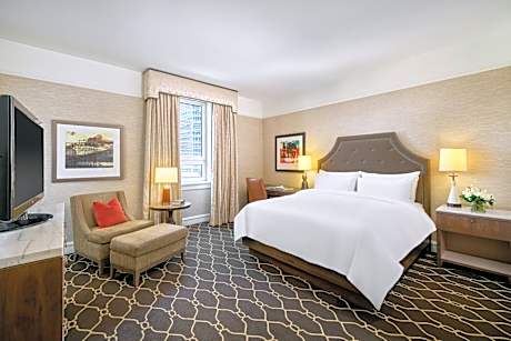 Deluxe King Room with City or Courtyard View